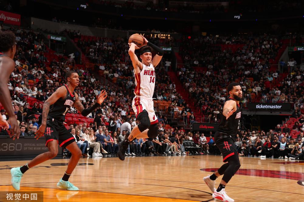 NBA 常规赛：黄蜂主场 110-106 险胜爵士，终结五连败.